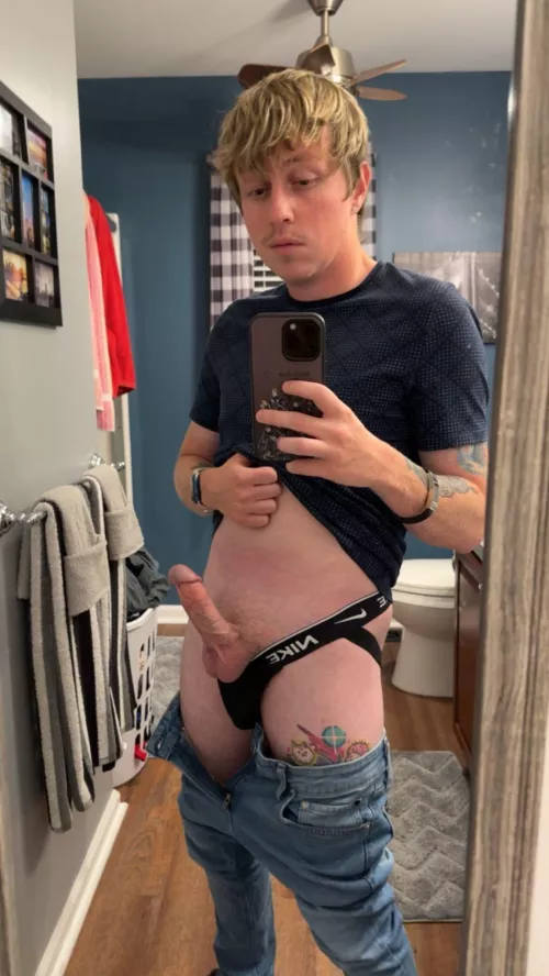 Who’s gonna deepthroat it? by sammyy203