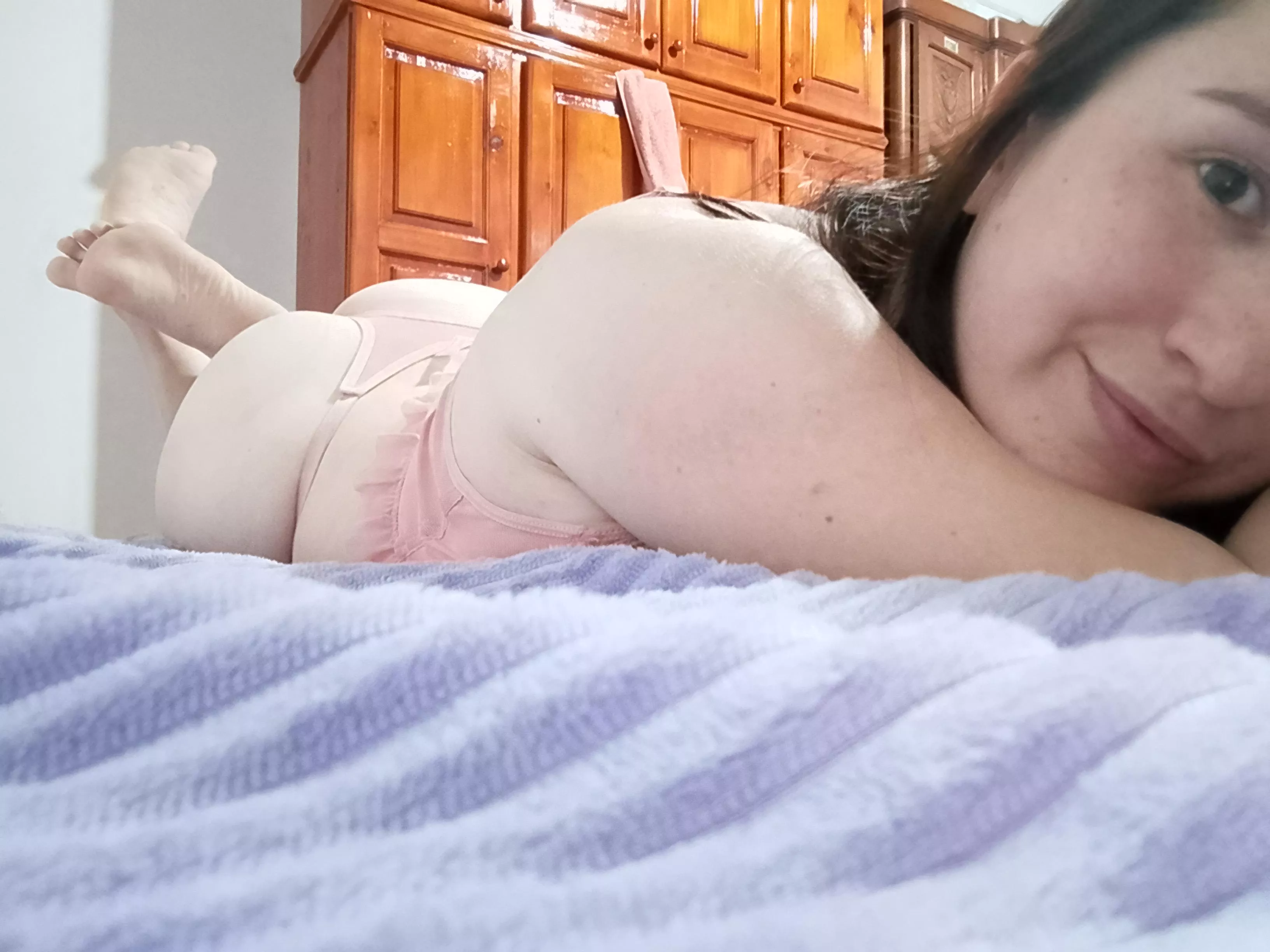 Will you eat my ass or my feet? posted by Vanesazimm