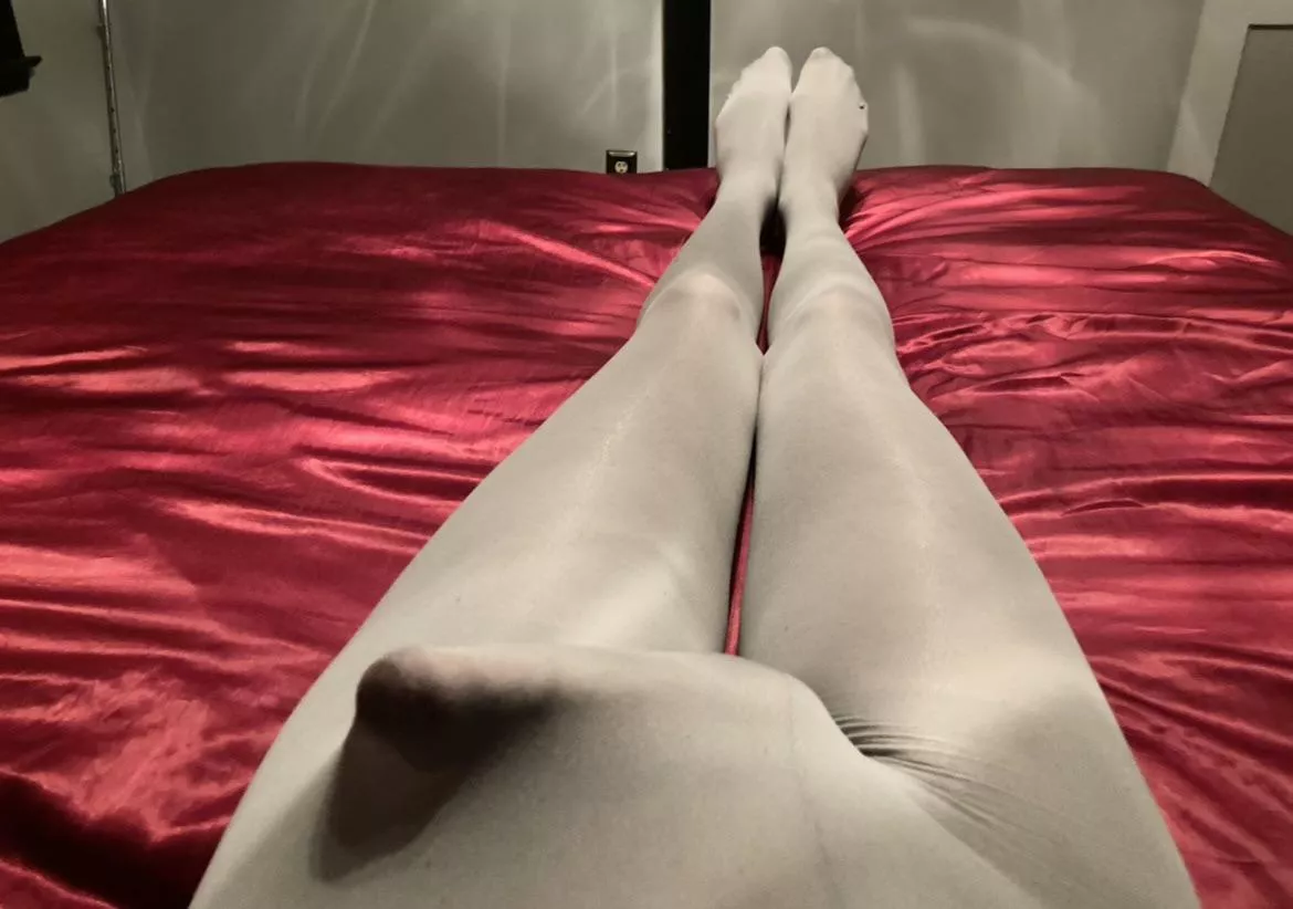 47 USA.  Seeking chat bud into guys in tights.   posted by miboywonder