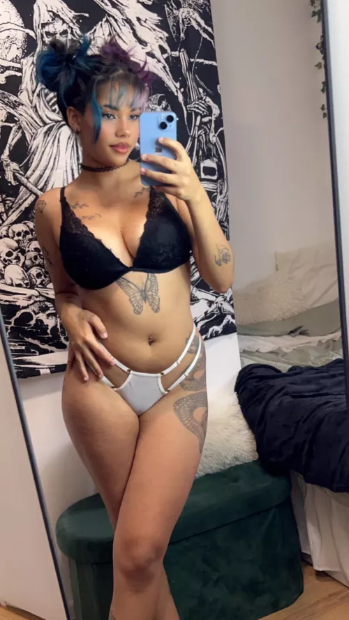 a thick and sexy chick is all you need by natty_guavaberry