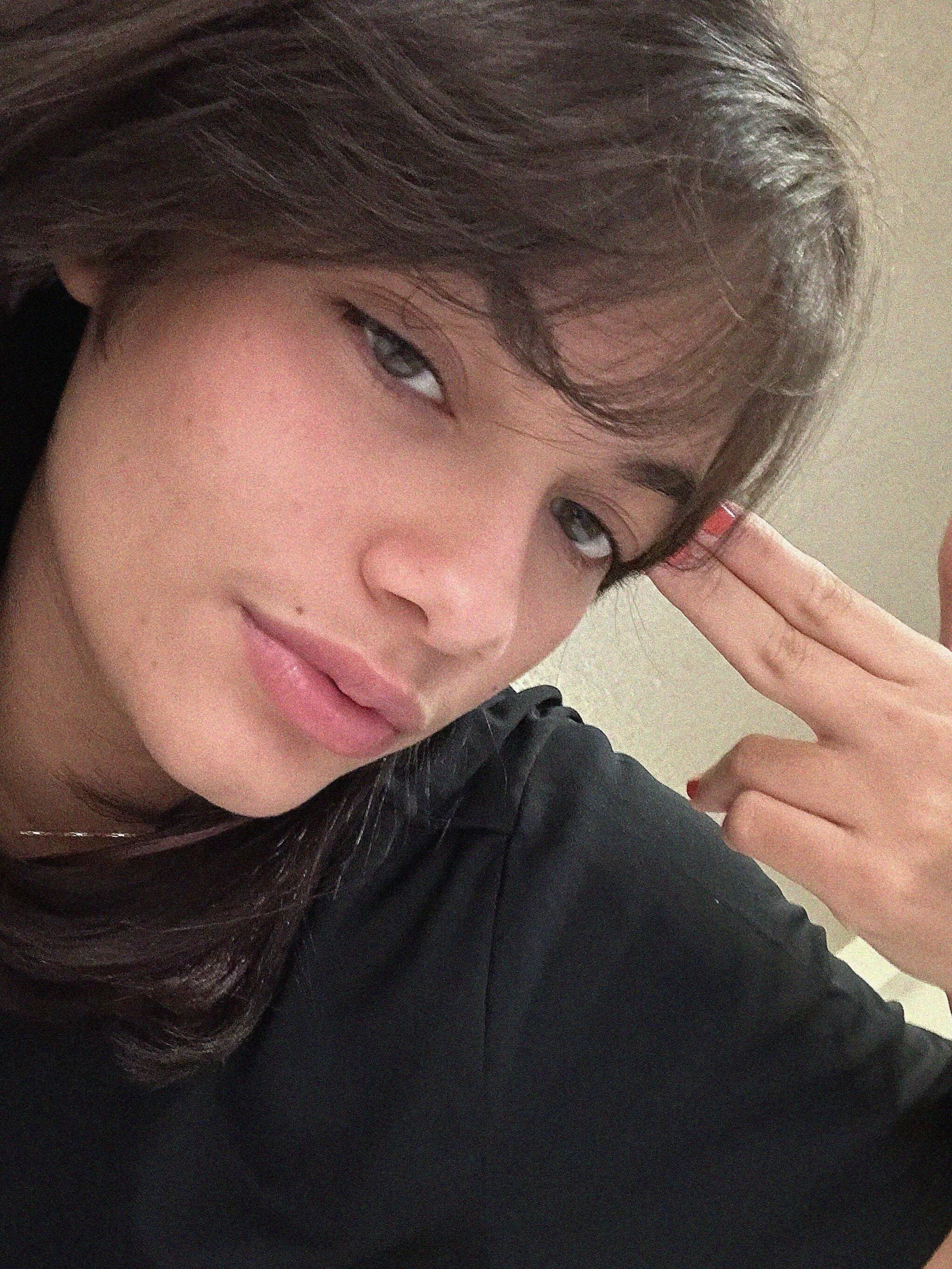 Anyone up for a good convo? Ive got a few secrets to share 19F posted by GlimmerGalGrace