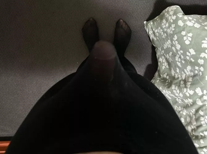 Anyone willing to give me a pantyhose footjob Brisbane by ahz3