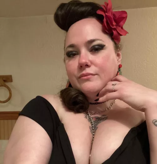 Aren't I inviting?  by Littlemissrosiecheek