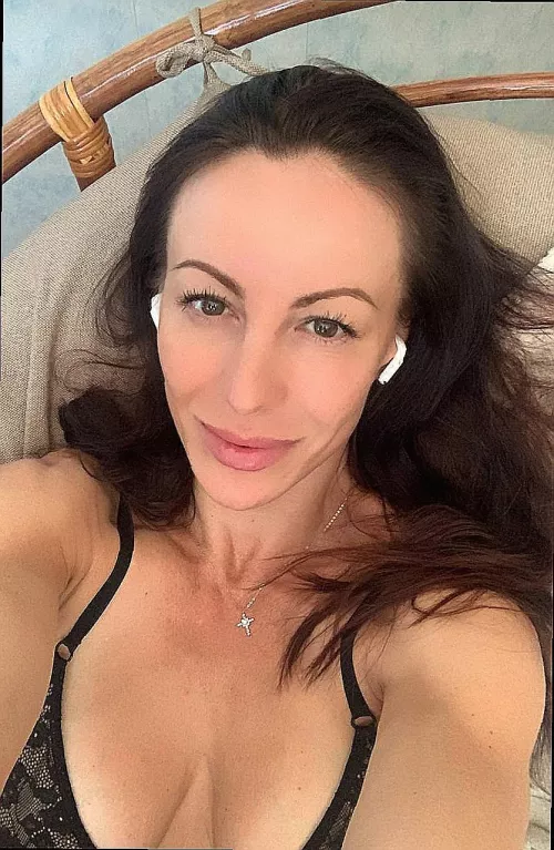 Can I touch my toes for you? 44F by Muffin_Gem