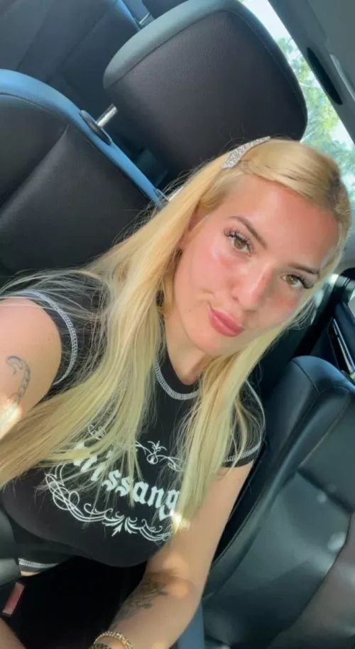 Can’t sleep? Neither can I, 19 F down to chat by dazzlingChristine