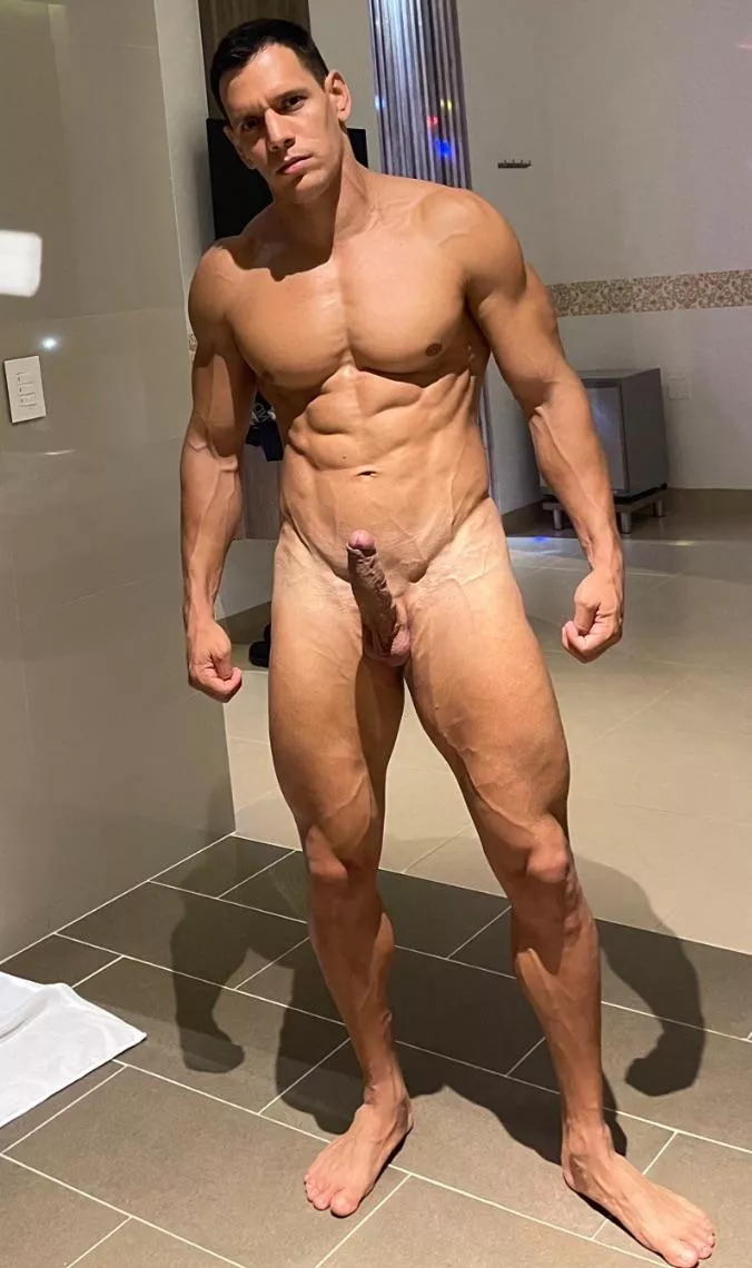 Do you like the view bro?😈(30) posted by Specialist_Chair_225