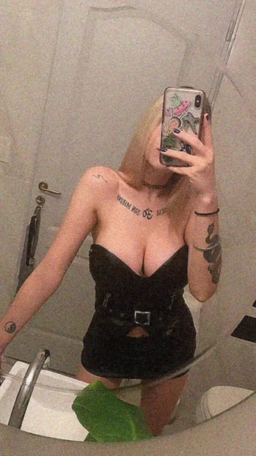 F21 Not too showy, but I can show you more! by TranquilTideX