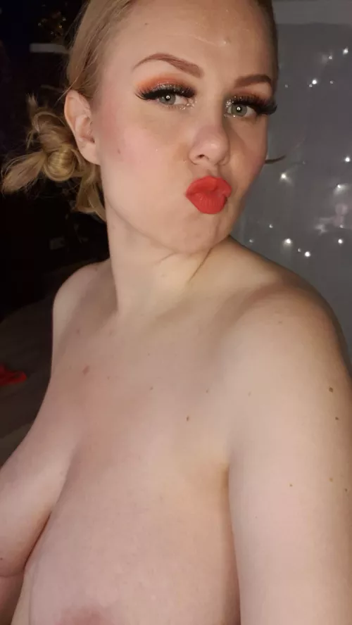 Gimmie kiss 😘 by AnneMariaQ