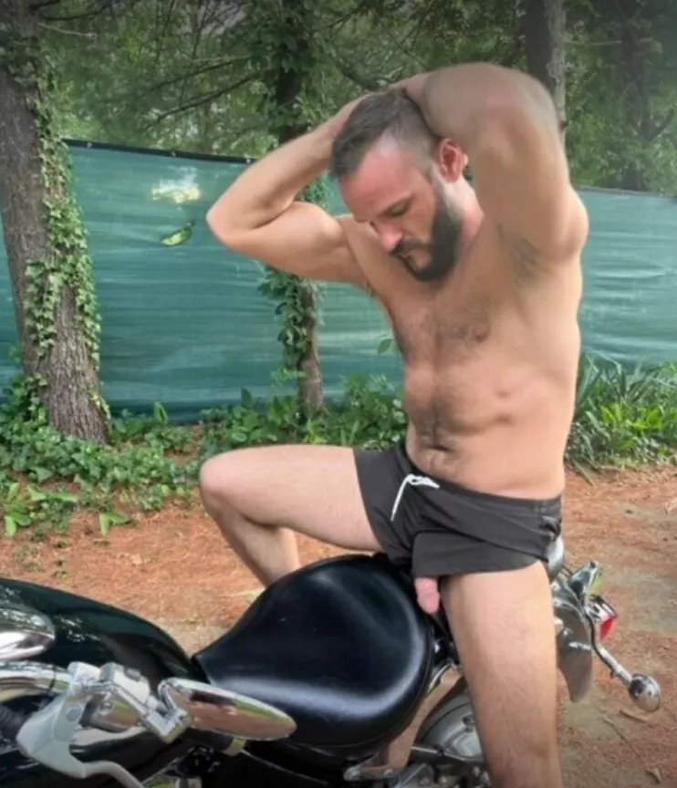 Go for a ride bro ?(33) posted by listentodaddy333