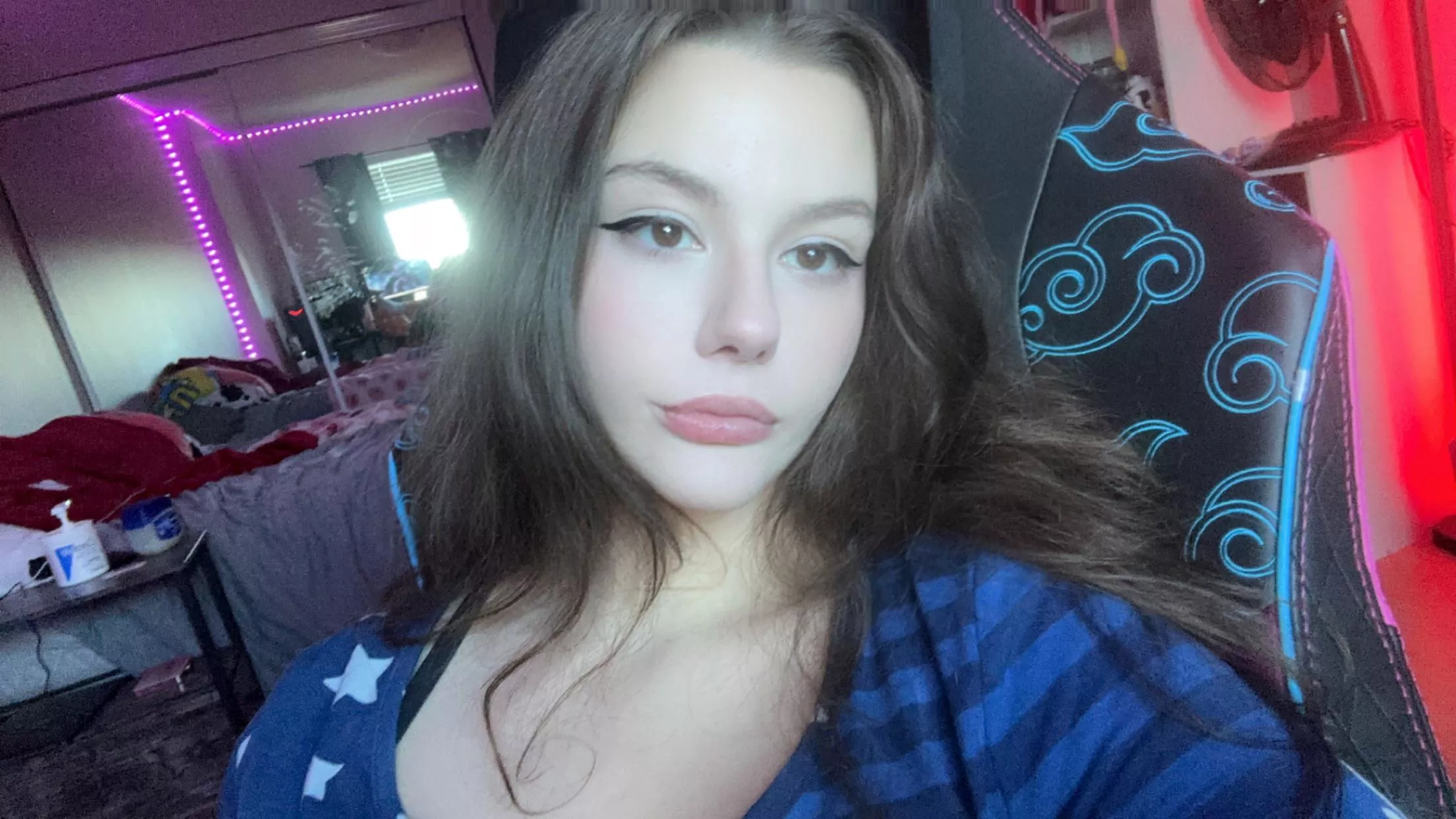 I need a good boy to use as my gaming chair :3  posted by Meaaly26