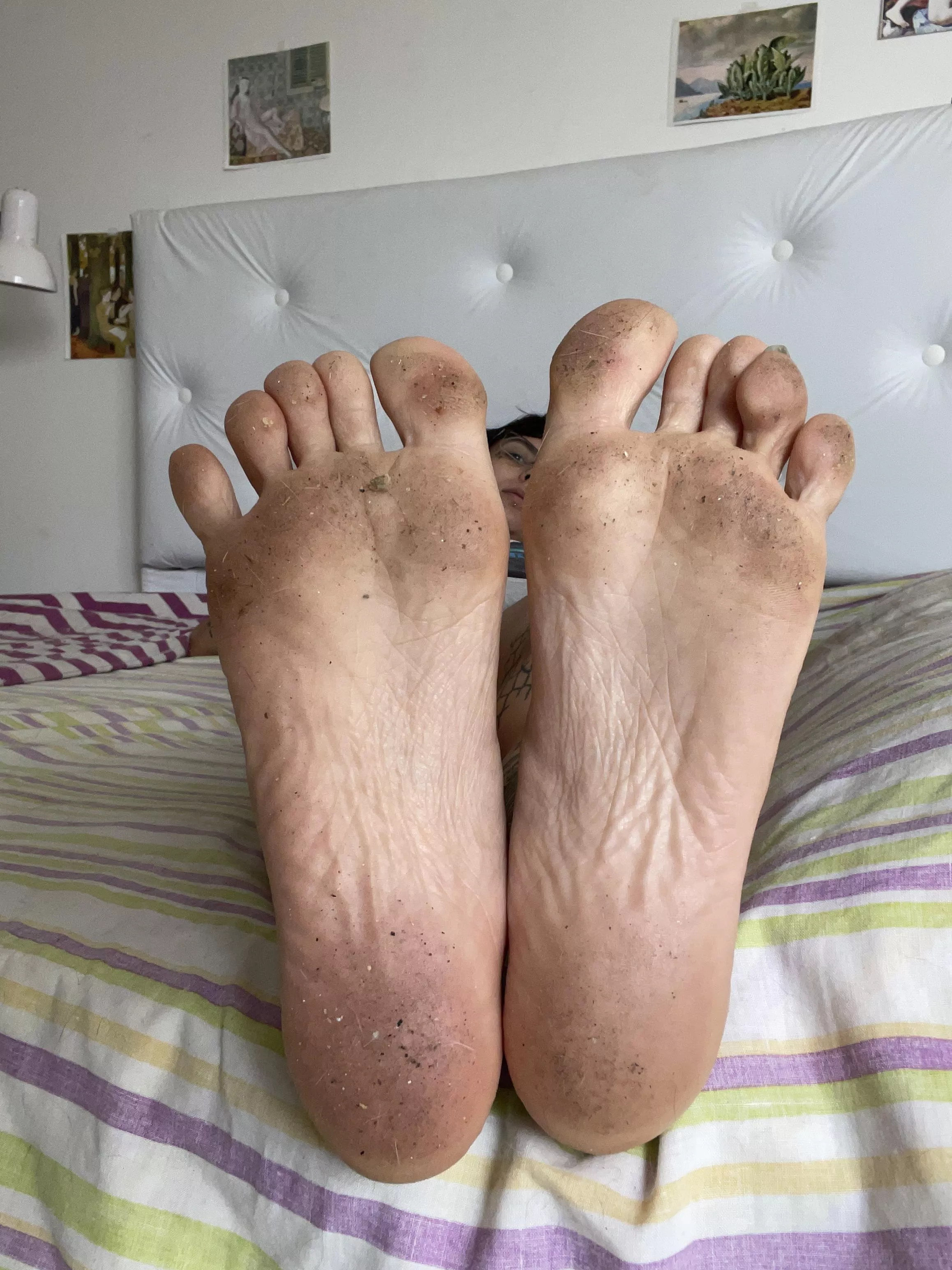 I need someone to clean my soles posted by Sweet_Kameeni