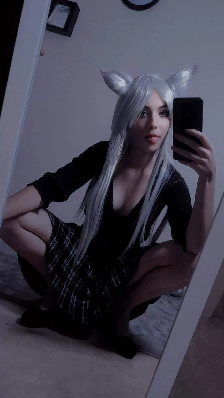 I saw foxy girls were accepted here ? 🥰 [yumia_cosplay] posted by Yumia-san