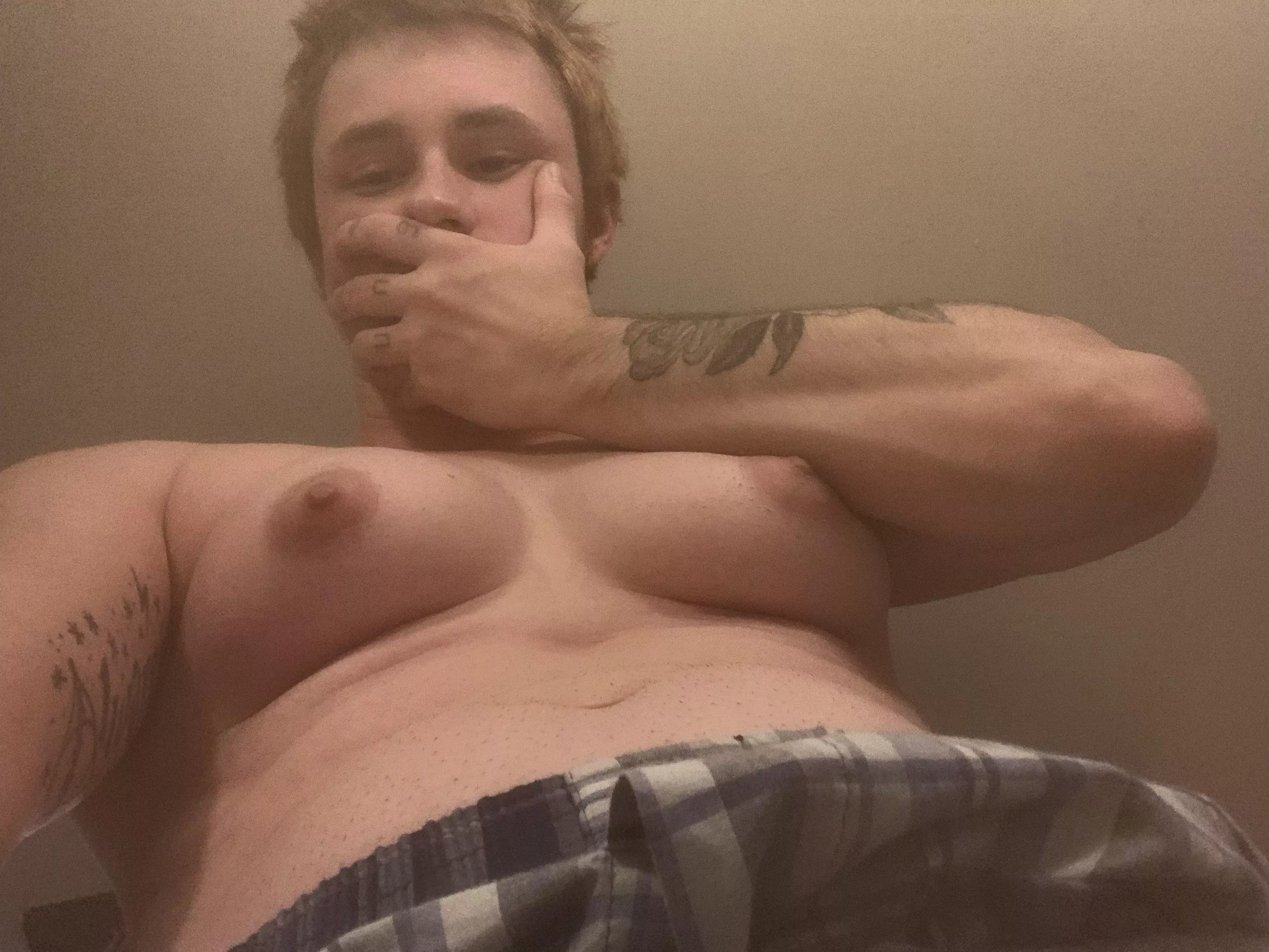 suck on these boy tits and eat this pussy?🤤 posted by messytransboy23