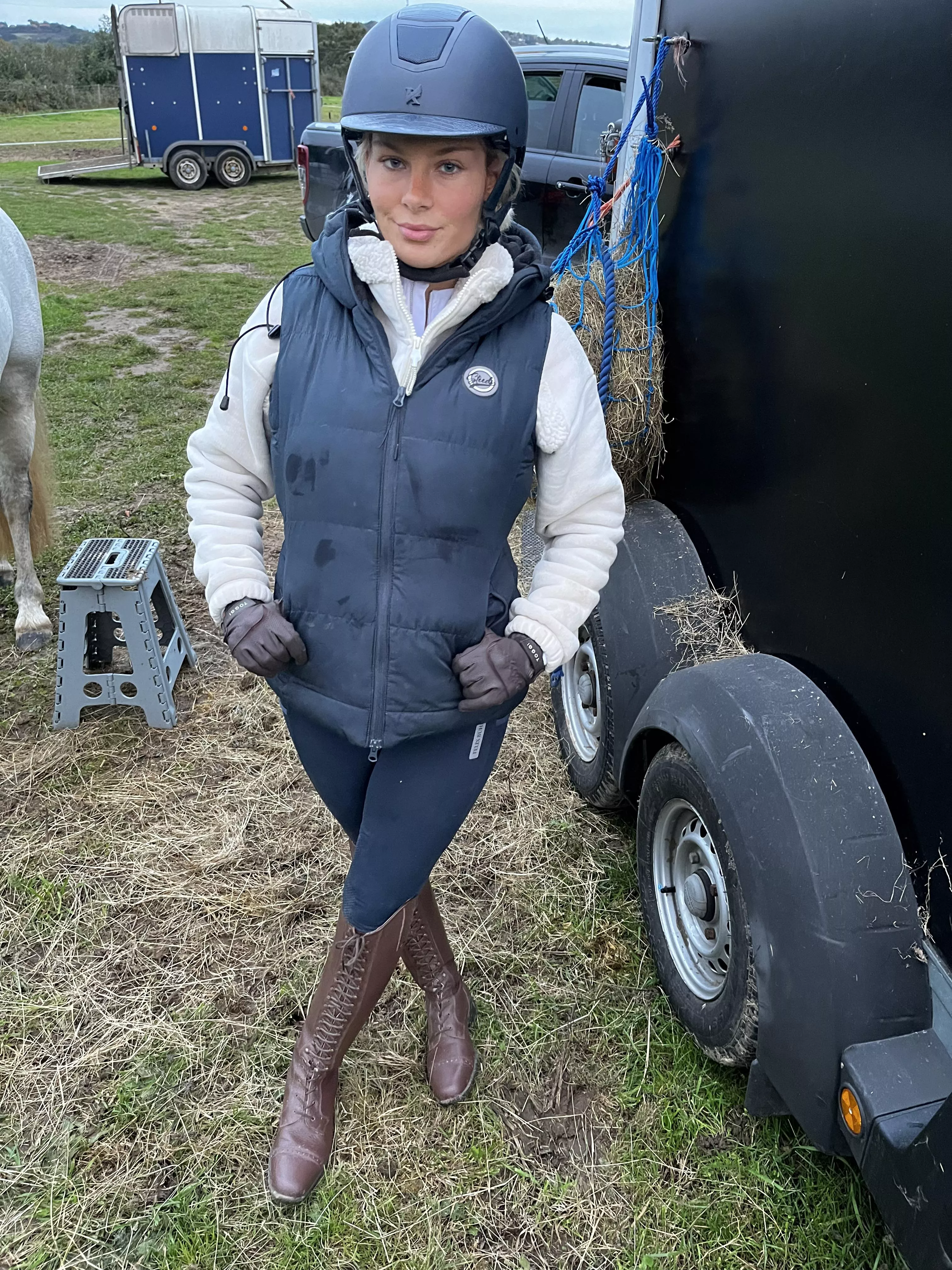 The gloves are on but my parties aren’t 😏 posted by Prestigious-Rain1354