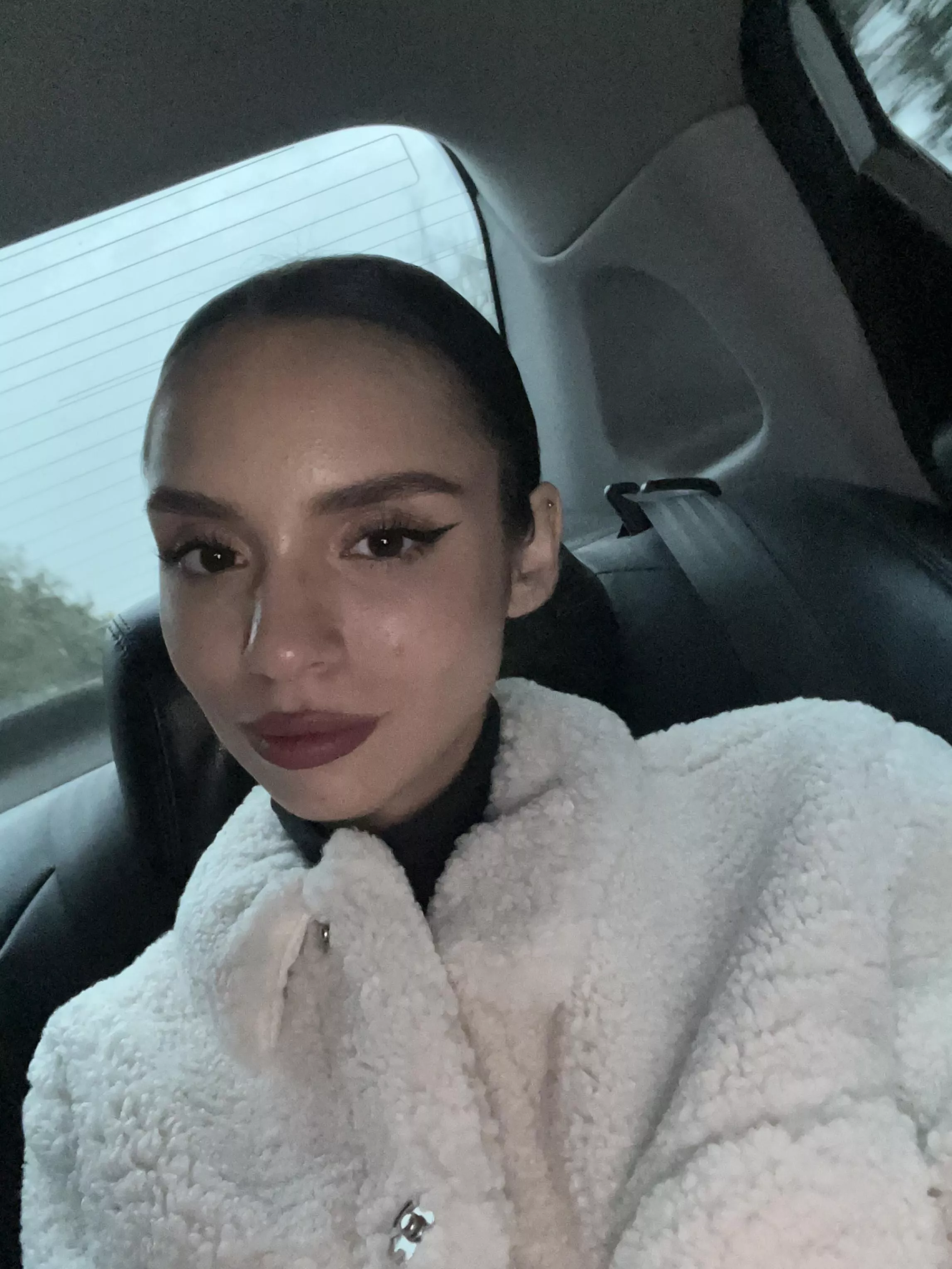 The selfie I took for hubby while I was out with someone else posted by DorisiaCharmed