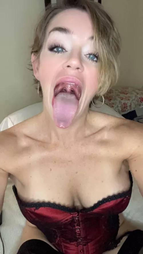 this mom mouth needs filling by SashaSins555