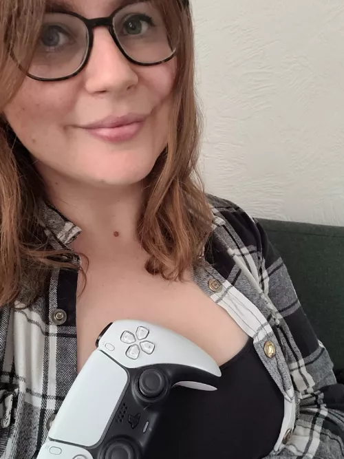 Today's flannel matches my controller well🖤 by Niamh-Emerald