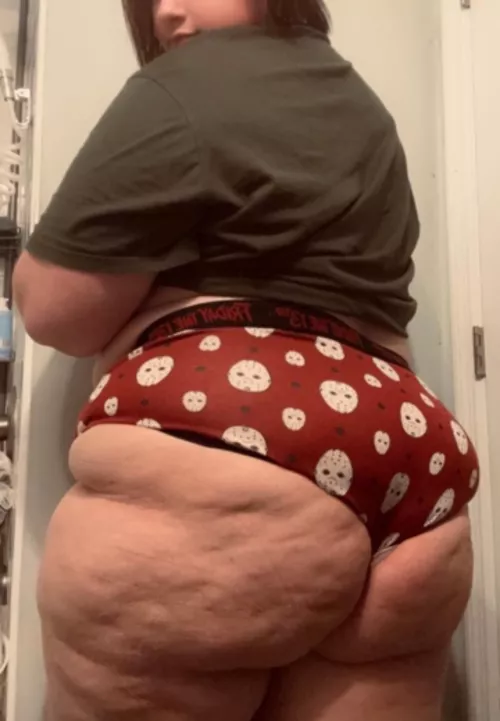 Up for a scary movie and chill?😉💋 by mmunch333