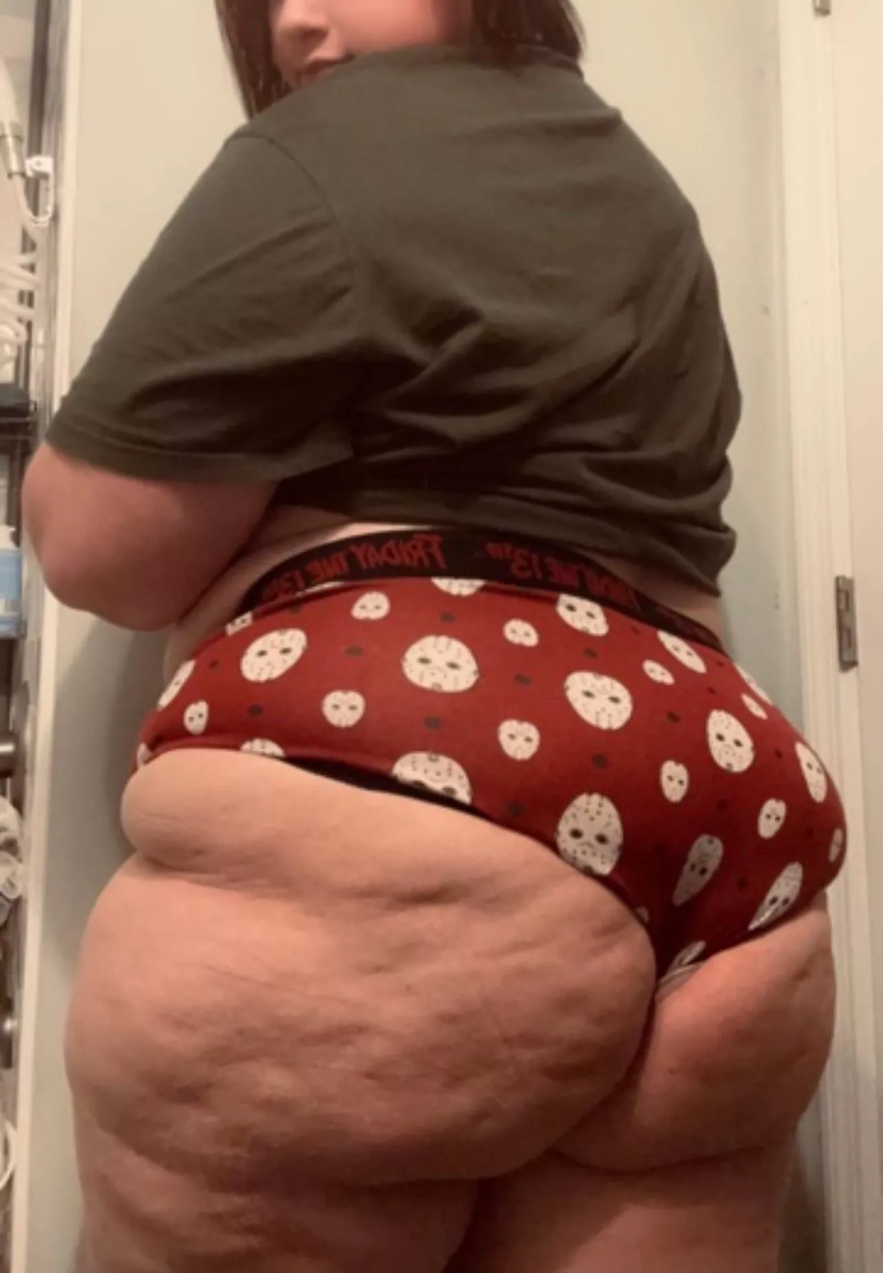 Up for a scary movie and chill?😉💋 posted by mmunch333