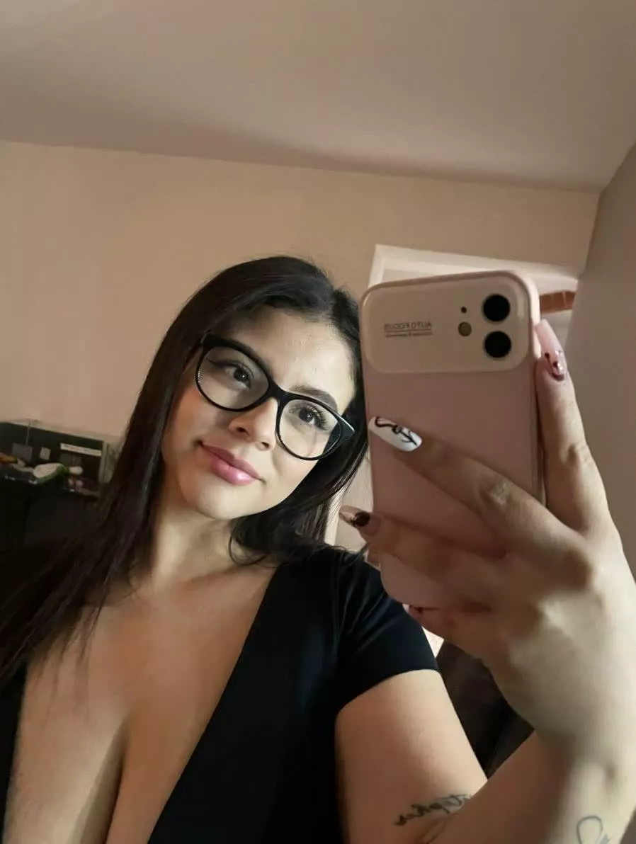 19 [F4M] looking for a daddy this weekend posted by milkersgirl