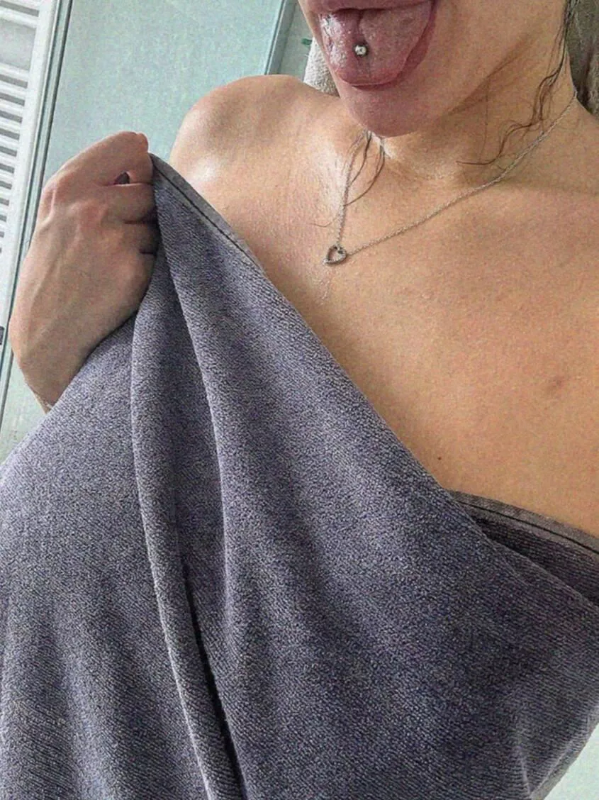 A selfie to start you day 22F posted by CountryCanticleChord