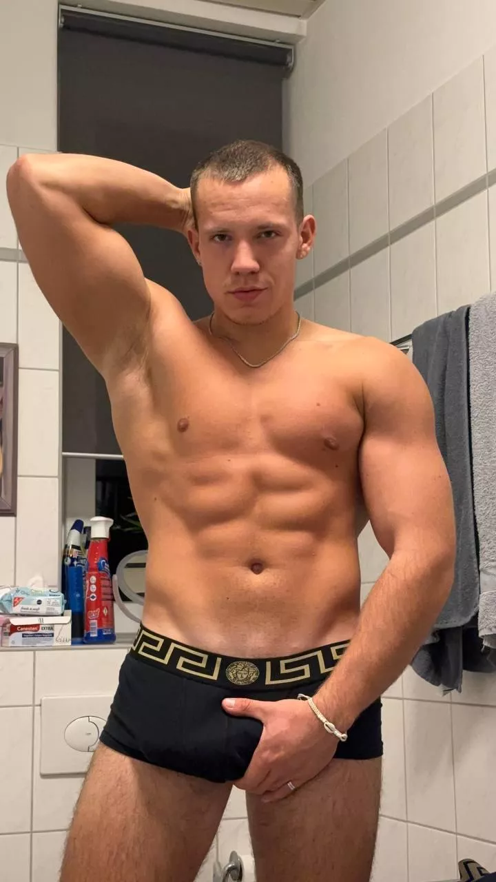 Bet you’re loving this 😉👀 posted by Henry3182