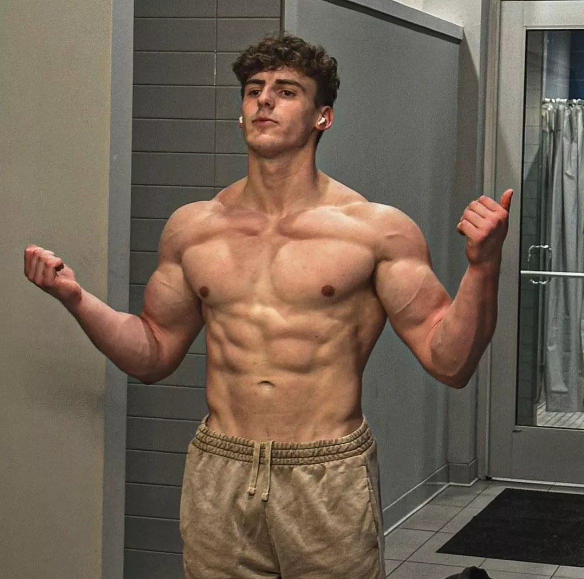 Get my attention. posted by Jocksolesx