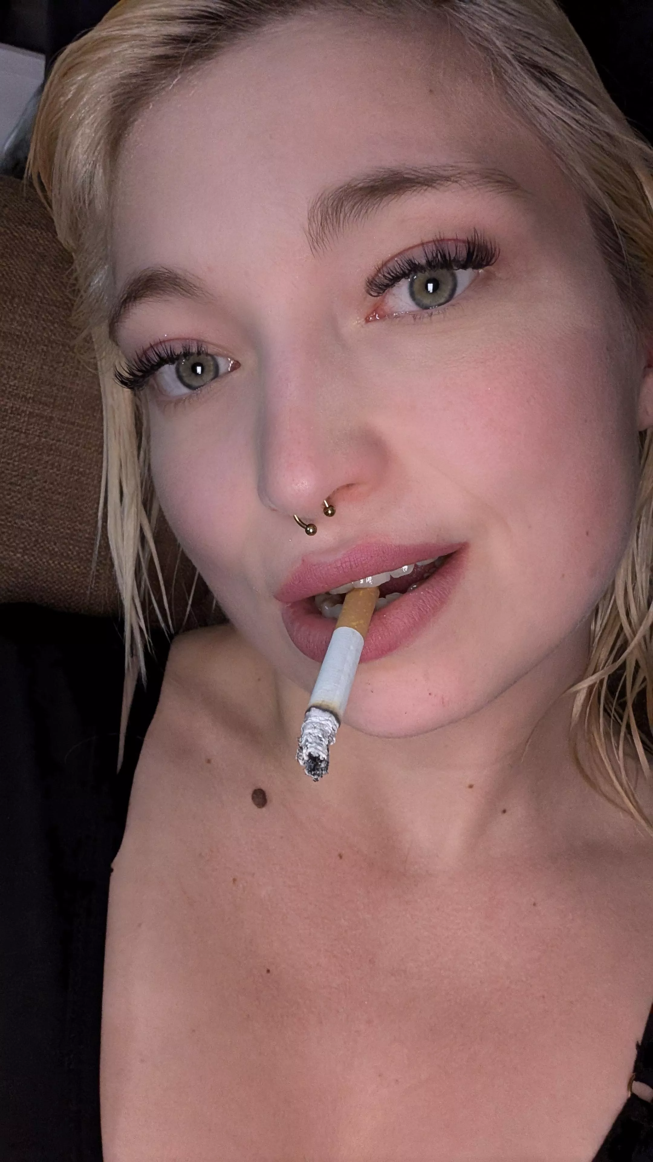 Good morning my smoking friends 💋🚬 posted by TheresaSmoke