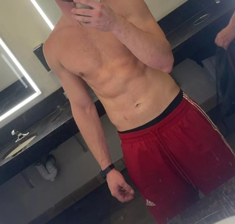 HMU Fwb / sneaky link posted by Famous_Actuator7709