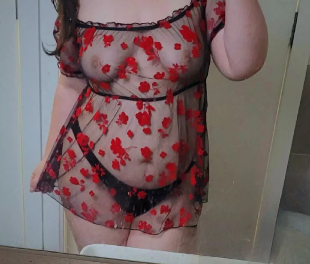 Hoping one of you old pervs want to bend me over the sink  posted by peachworth