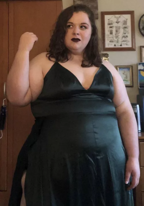 I wanna wear this dress somewhere, but idk where 😩 so random selfies in my room will do 💁🏻‍♀️ by franticalpeace