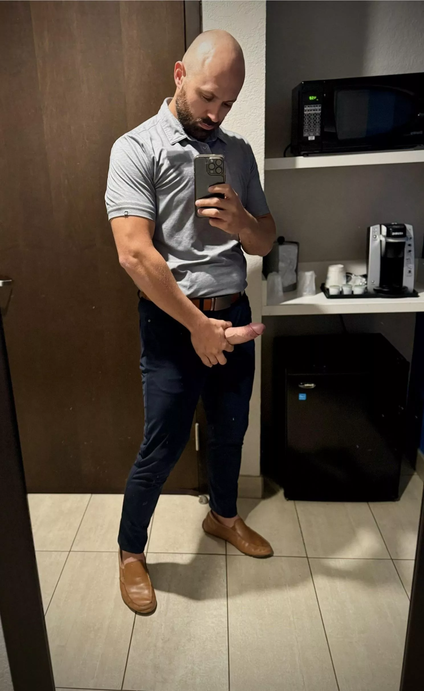 Lonely hotel night… keep me company? (36) posted by Slow-Parsley-5712