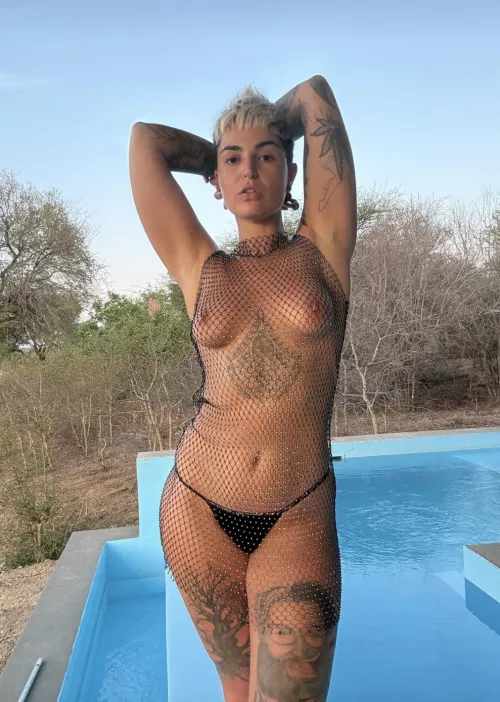 Love a pose, you like it by Georgieweare97