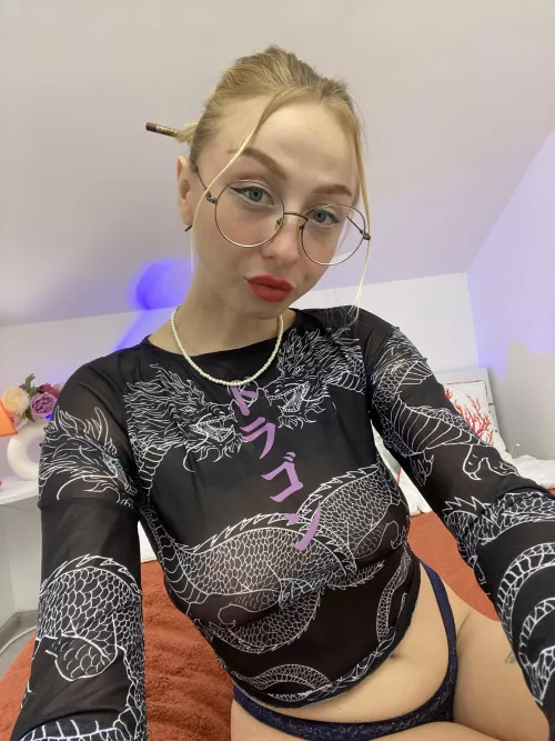 No bra, no problems by EmeryFinley