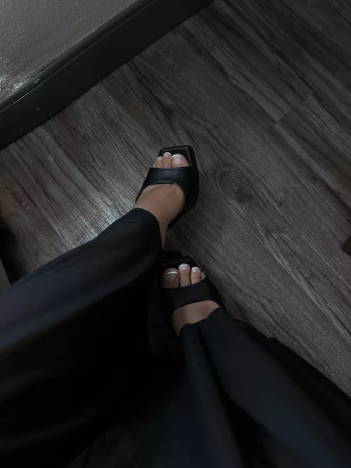 Pretty feet in black🖤 [oc] by solesissys