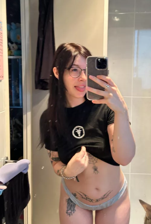 pretty little goth girl wants you by xvampgutz