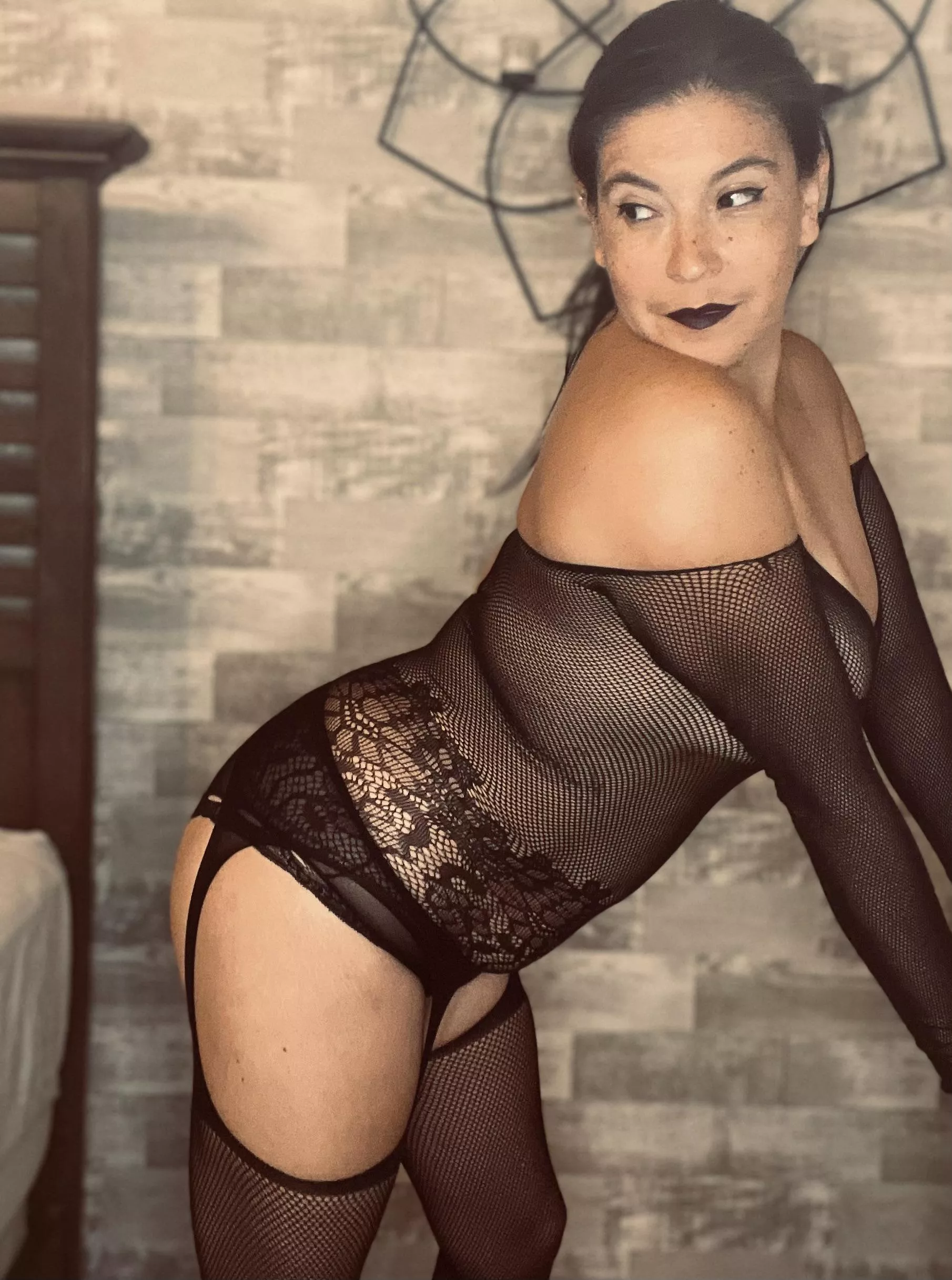 Ready to finally get the weekend going and put this week behind us… posted by mamaononlyfans