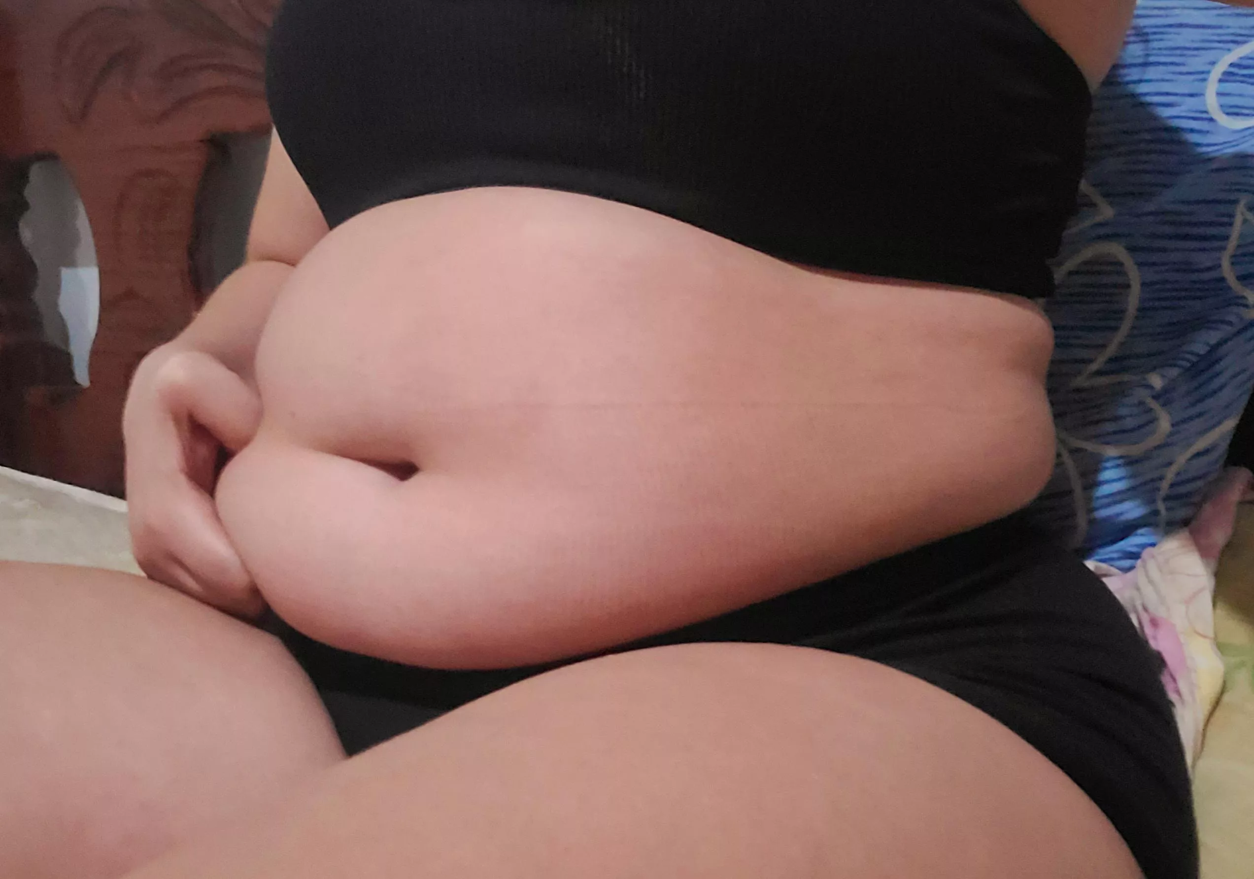 Sexy belly 😋 posted by ivanelysS