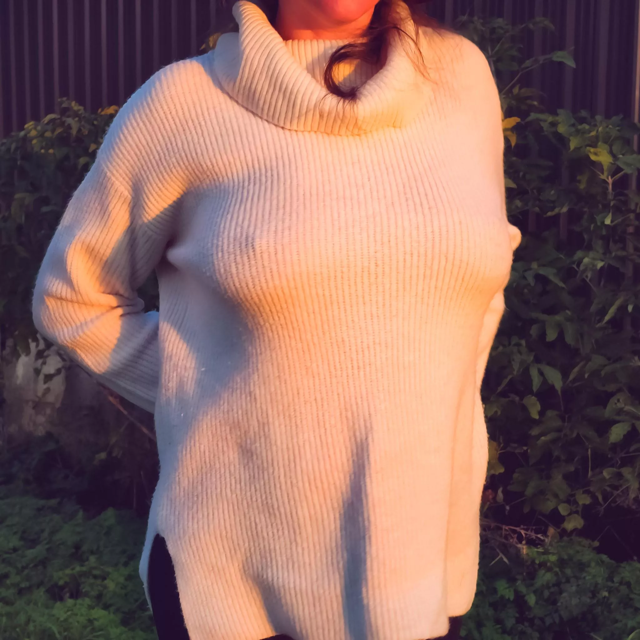 Sunsets and oversized sweaters posted by TheVelvetLibrary