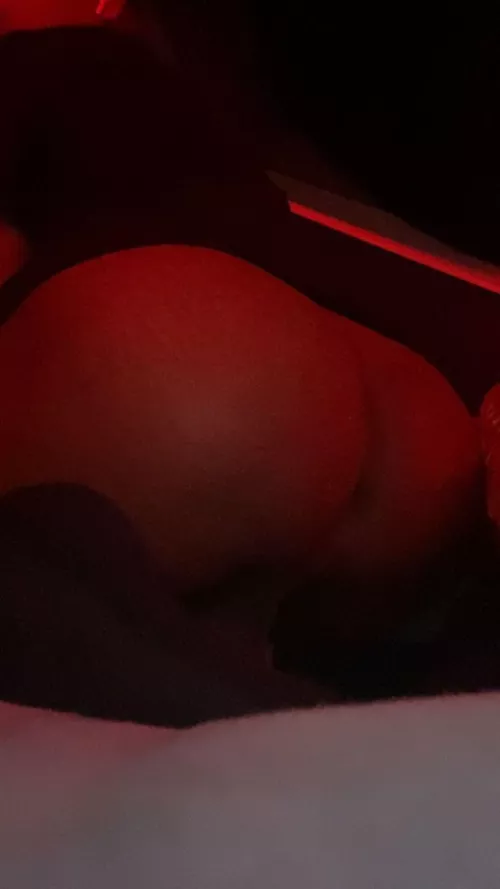 18 | BWC ONLY | Need someone who can dirty talk | WHITE +++ HUNG +++ MUSCLES +++ OLDER+++ Snap: Indie0559 by Dramatic-Design-1910