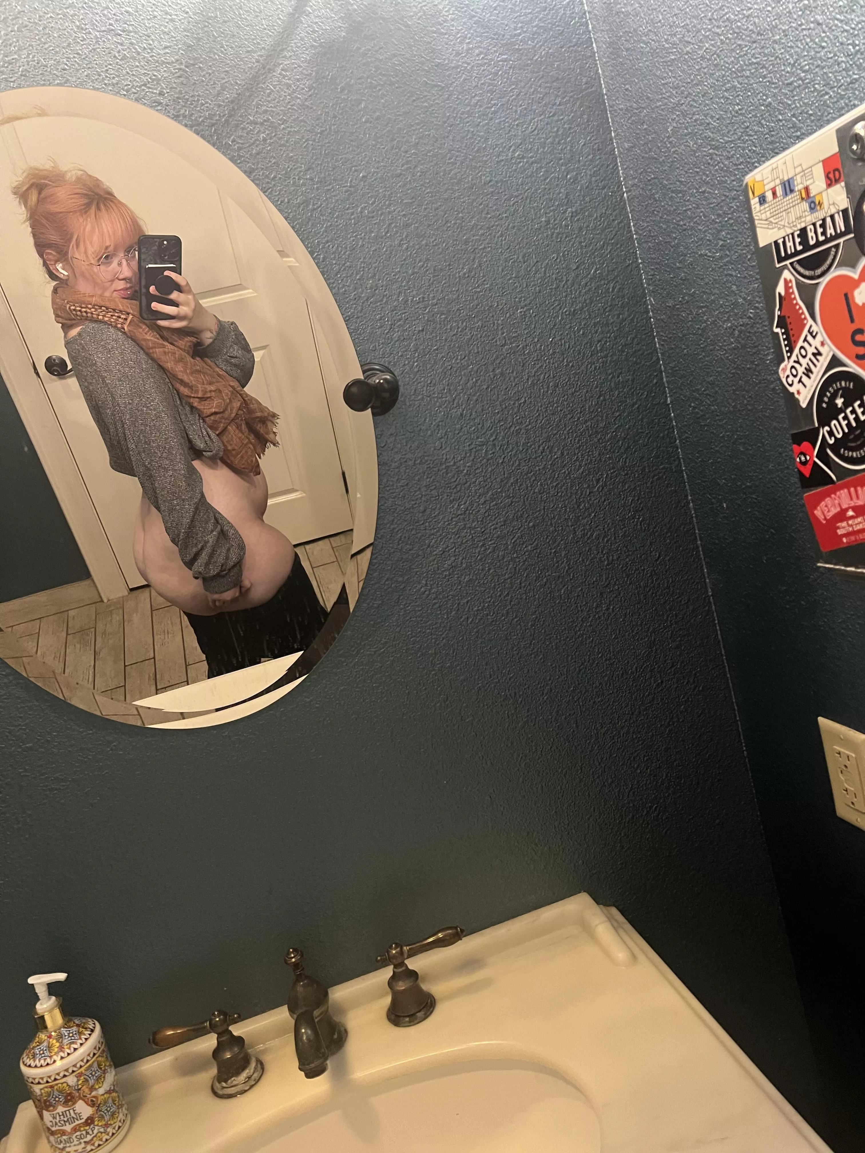 Catch a pawg studying 🫣 posted by Glitteringworm78