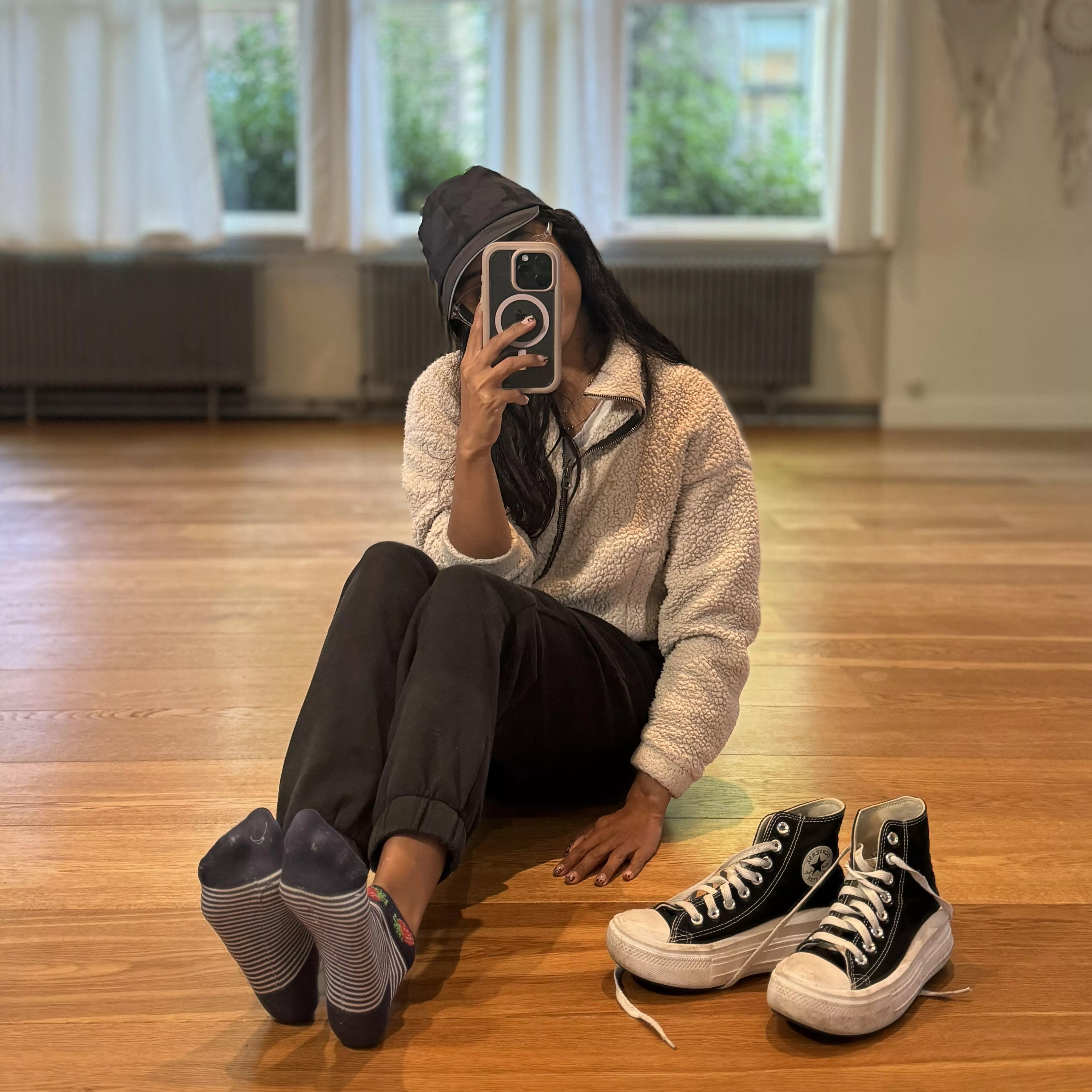 dirty soles 😈 posted by isa_stillsinning