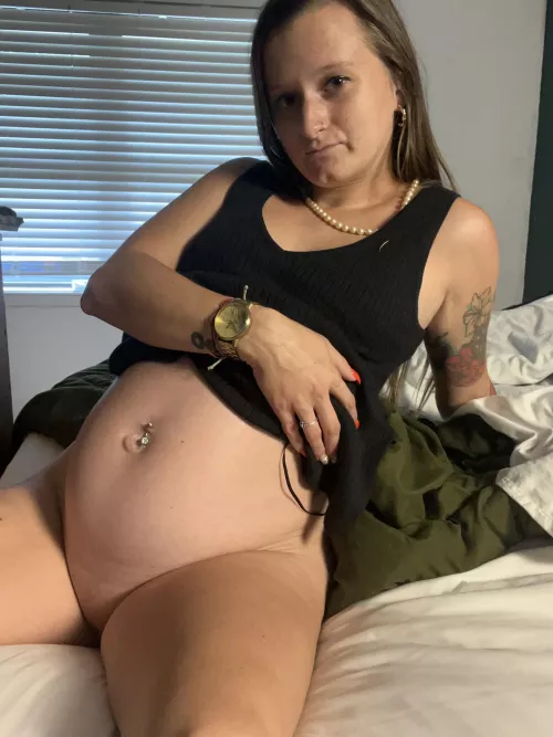 Do you like naughty pregnant moms? by littlesadiespade
