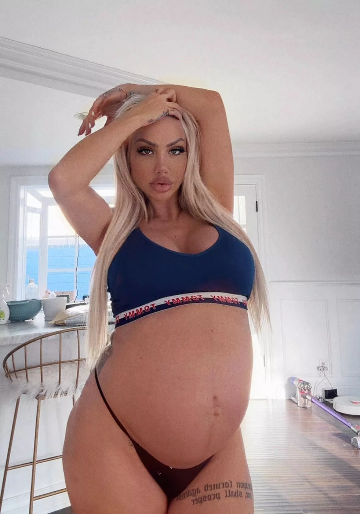 embracing my 8 months BUMP posted by SnooBunnies811