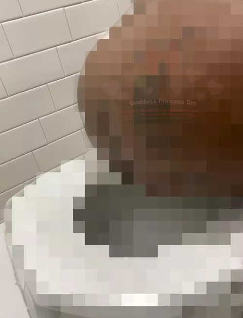 Feeder Seeking Toilet. I’m in NY/NJ Area.  by Sinna_B