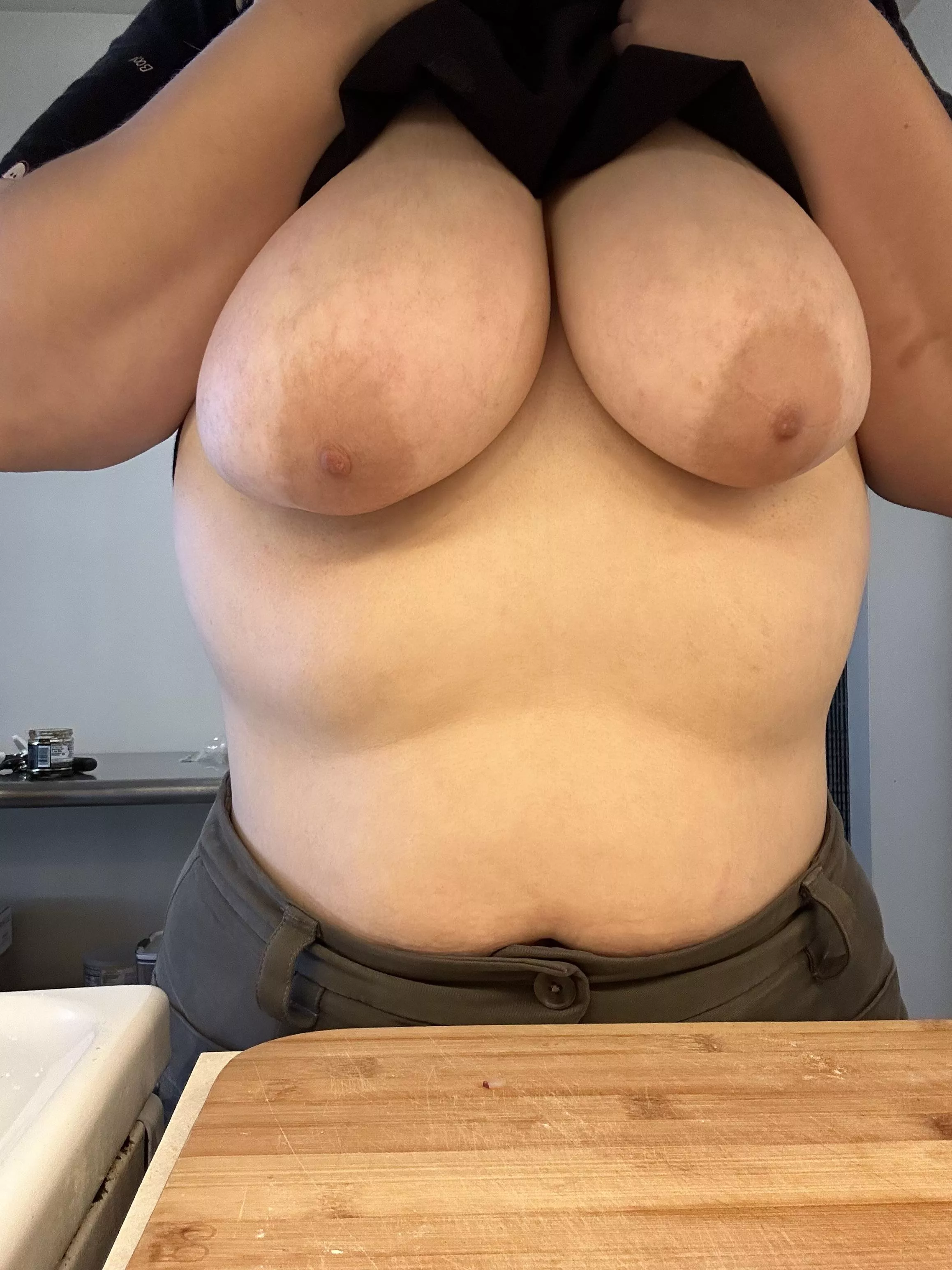 First day off in a week and a half! So I’m taking turns between doing chores and rubbing one out… goal is 10 today! posted by missmissy69