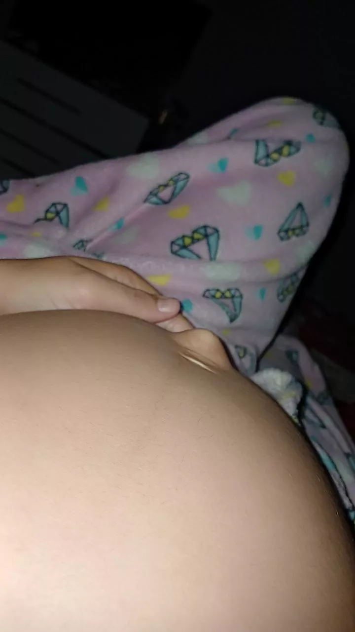 Here you have a very horny pregnant girl available for you, come and see that I have no limits posted by Yolita23