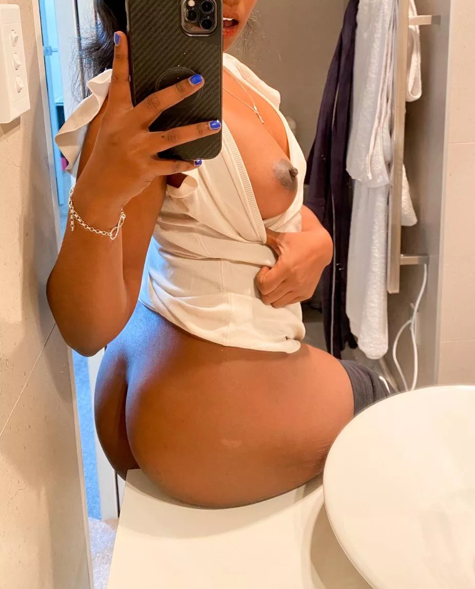 Here’s a booty pic for ur Friday  posted by CookiesandCreamxx