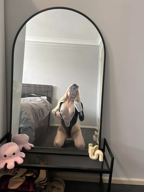 hot blonde in mirror, look out by blondiebabexx