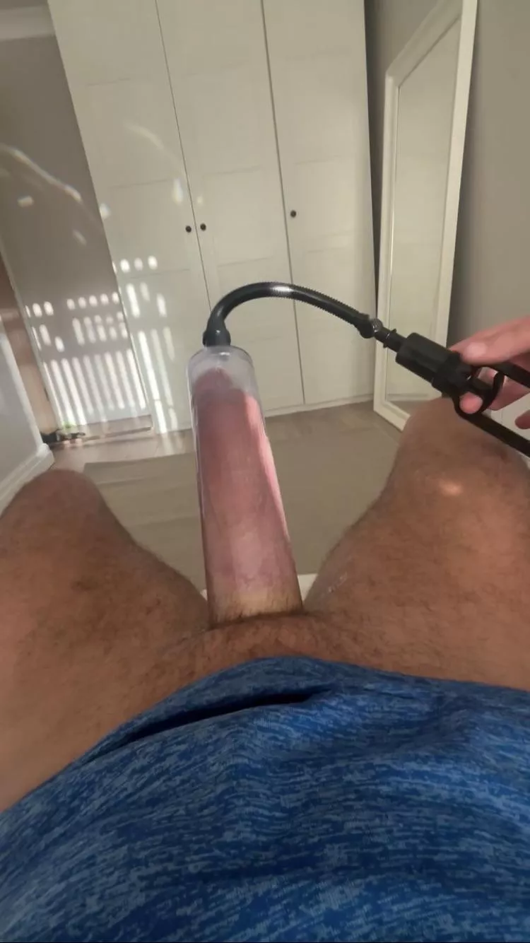 HUNG NAUGHTY LAD 36 message me cam 1.1 zoom into everything…  posted by FitEdge4250